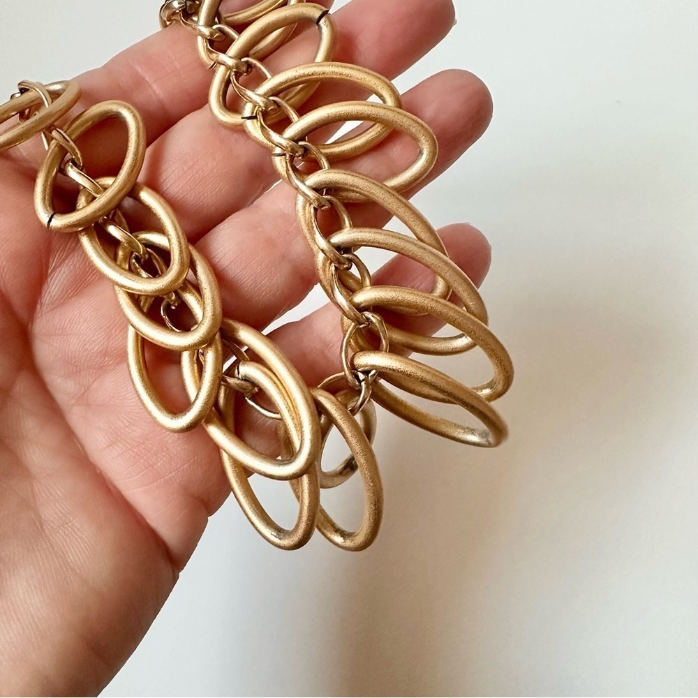 Brushed Gold Graduated Chain Necklace - 18 Inches - Picture 4 of 6